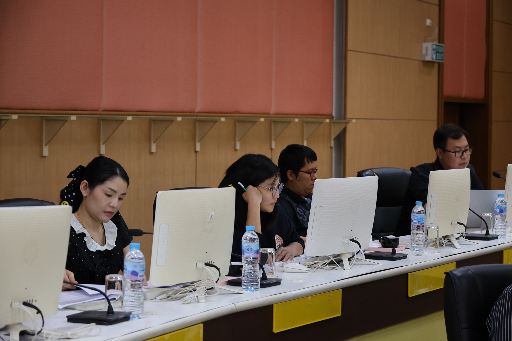 สำนักงานอธิการบดี ม.นครพนม ประชุมเตรียมความพร้อมรับการประเมินคุณภาพการศึกษาภายใน ประจำปี 2568
