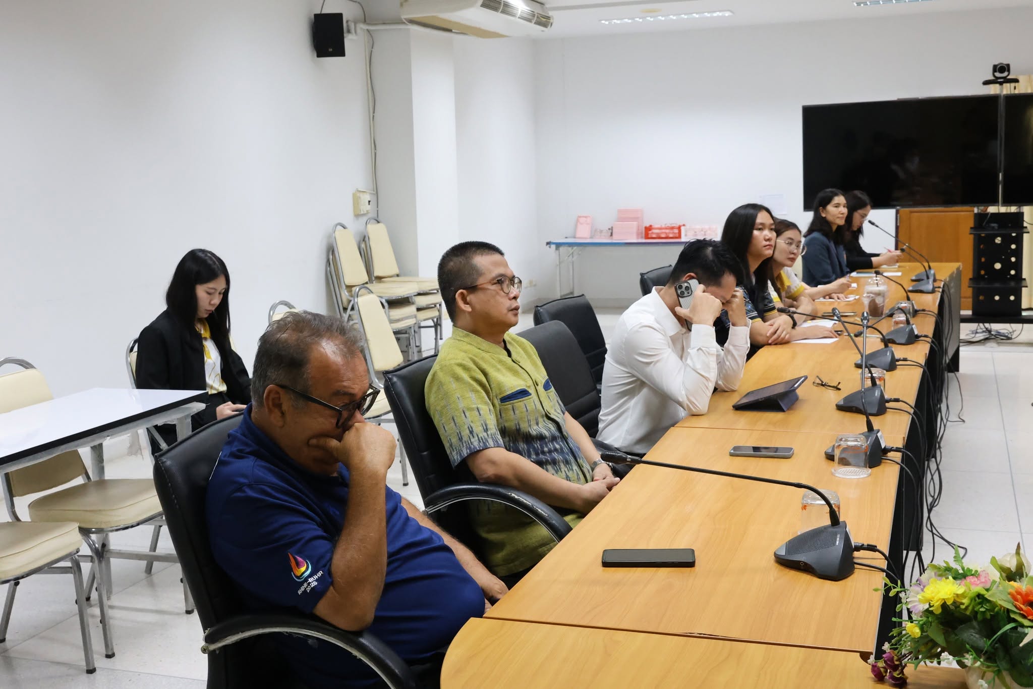 ประชุมคณะกรรมการเปิดตรวจ สำนักงานอธิการบดี ม.นครพนม