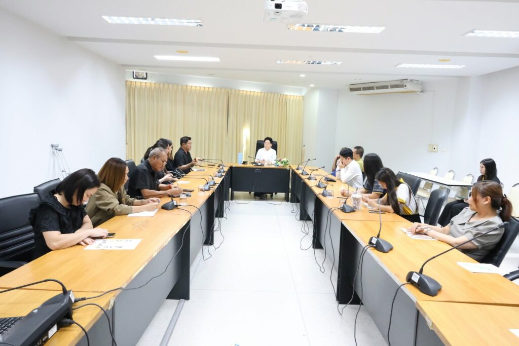 ประชุมคณะกรรมการเปิดตรวจ สำนักงานอธิการบดี ม.นครพนม