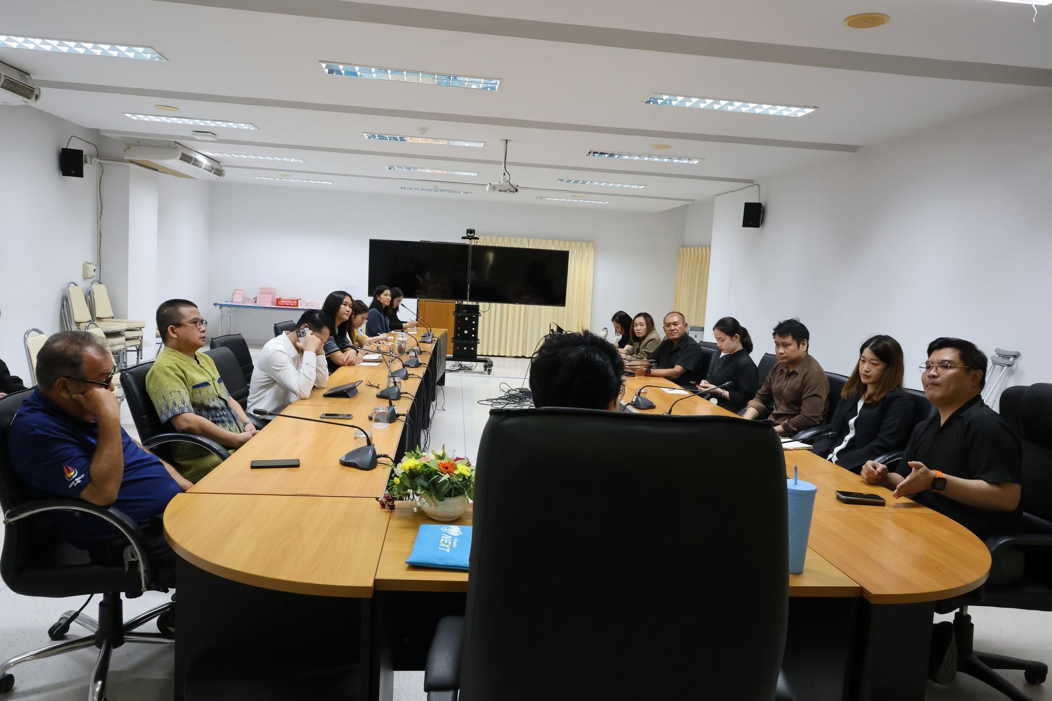 ประชุมคณะกรรมการเปิดตรวจ สำนักงานอธิการบดี ม.นครพนม