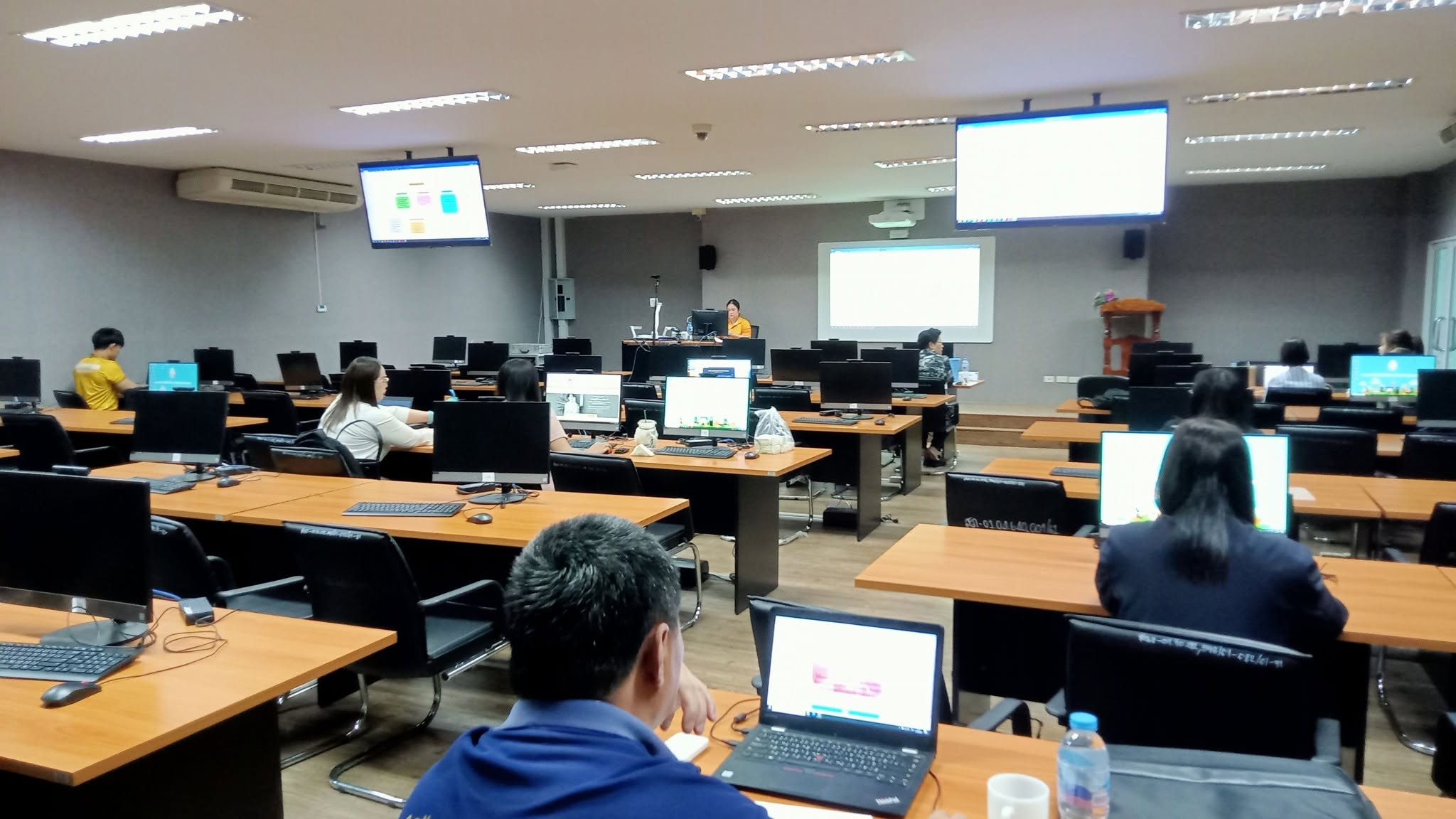ประชุมวิพากษ์รายงานประเมินตนเอง (SAR) สำนักงานอธิการบดี มหาวิทยาลัยนครพนม ประจำปีการศึกษา 2568