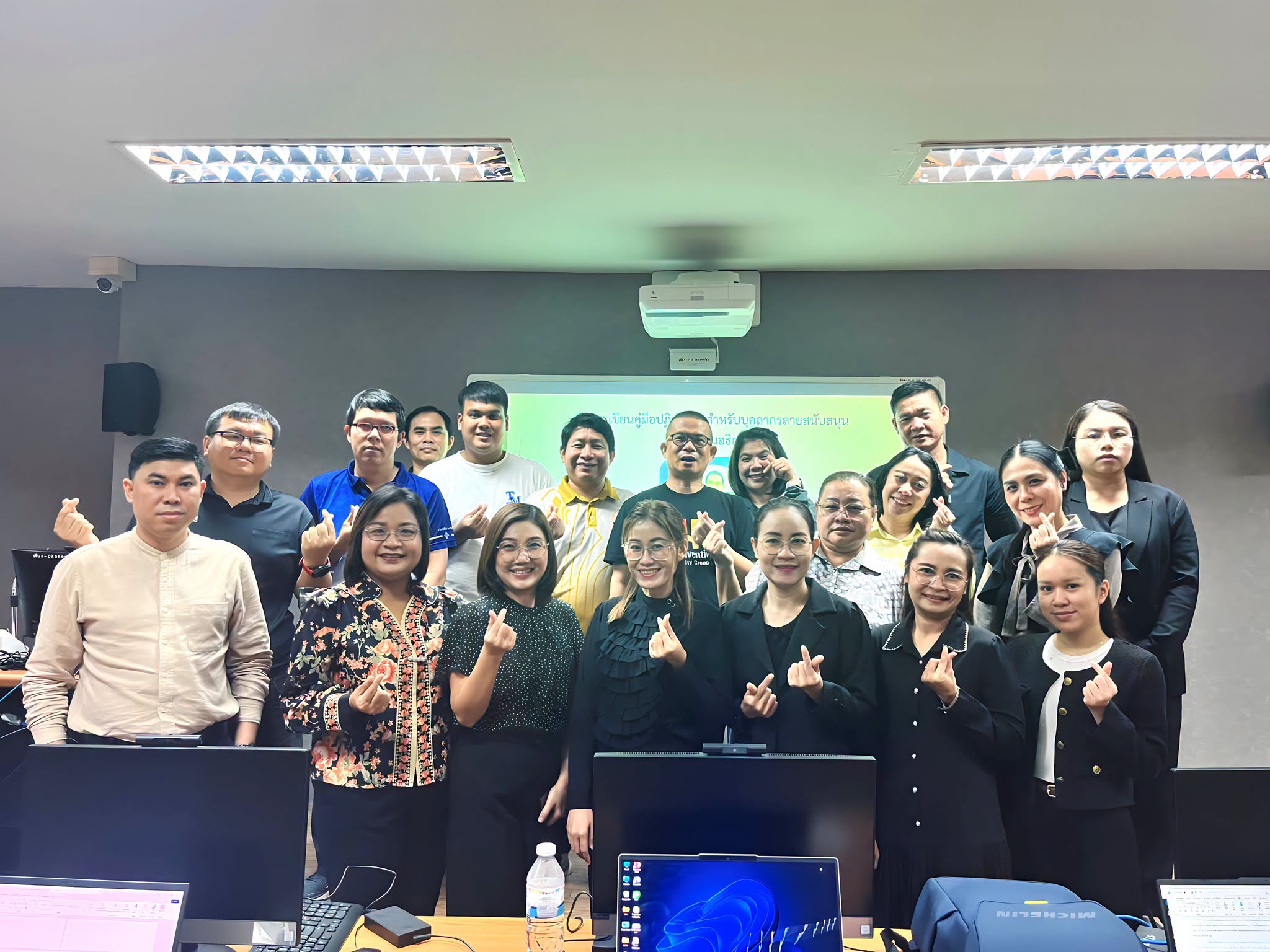 สำนักงานอธิการบดี ม.นครพนม ยกระดับศักยภาพบุคลากรสายสนับสนุน จัดอบรมเชิงปฏิบัติการเขียนคู่มือปฏิบัติงานสู่ตำแหน่งที่สูงขึ้น รุ่นที่ 2